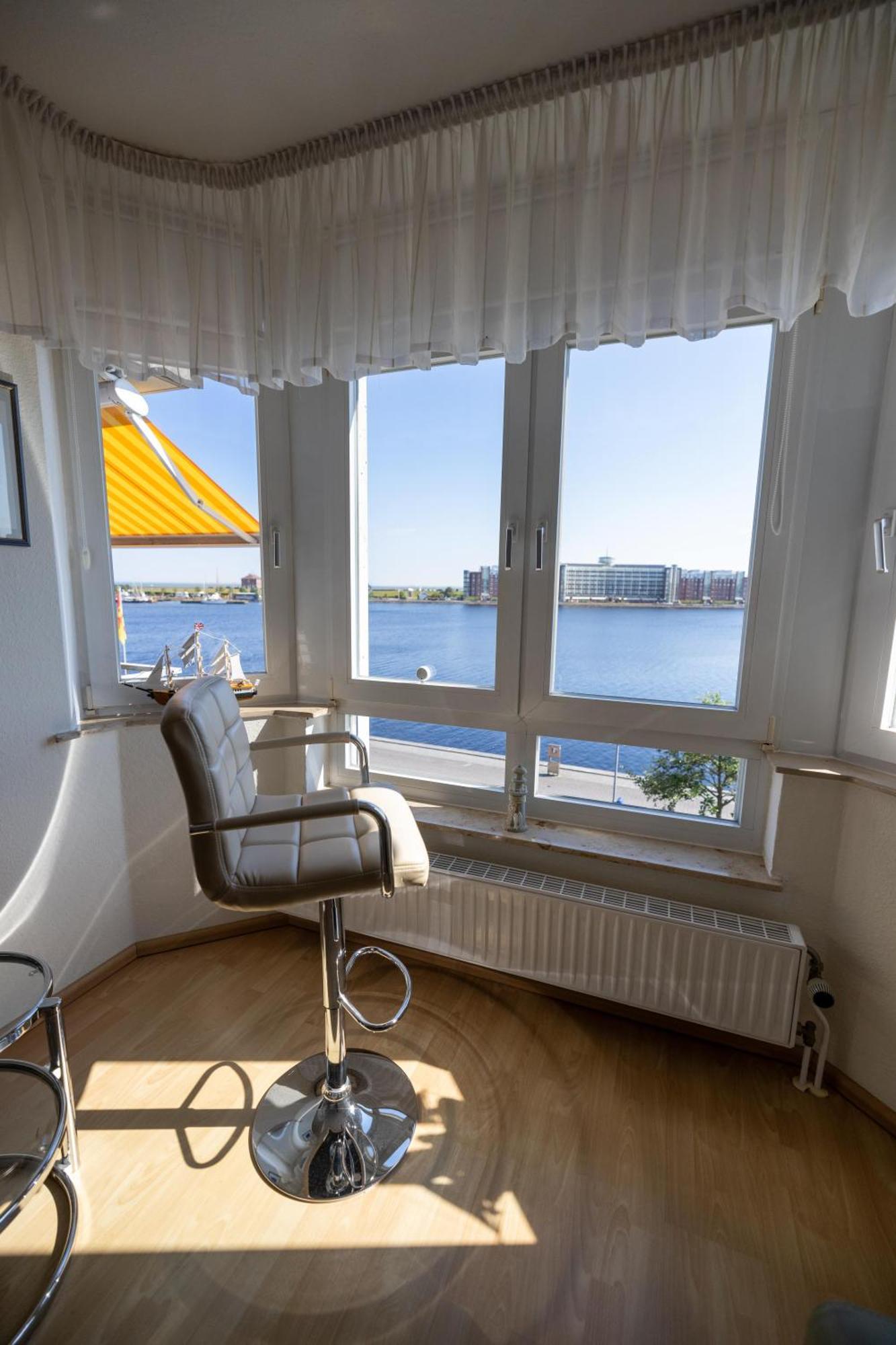 Gemuetliche Ferienwohnung Mit Meerblick Direkt Am Hafen ヴィルヘルムスハーフェン エクステリア 写真